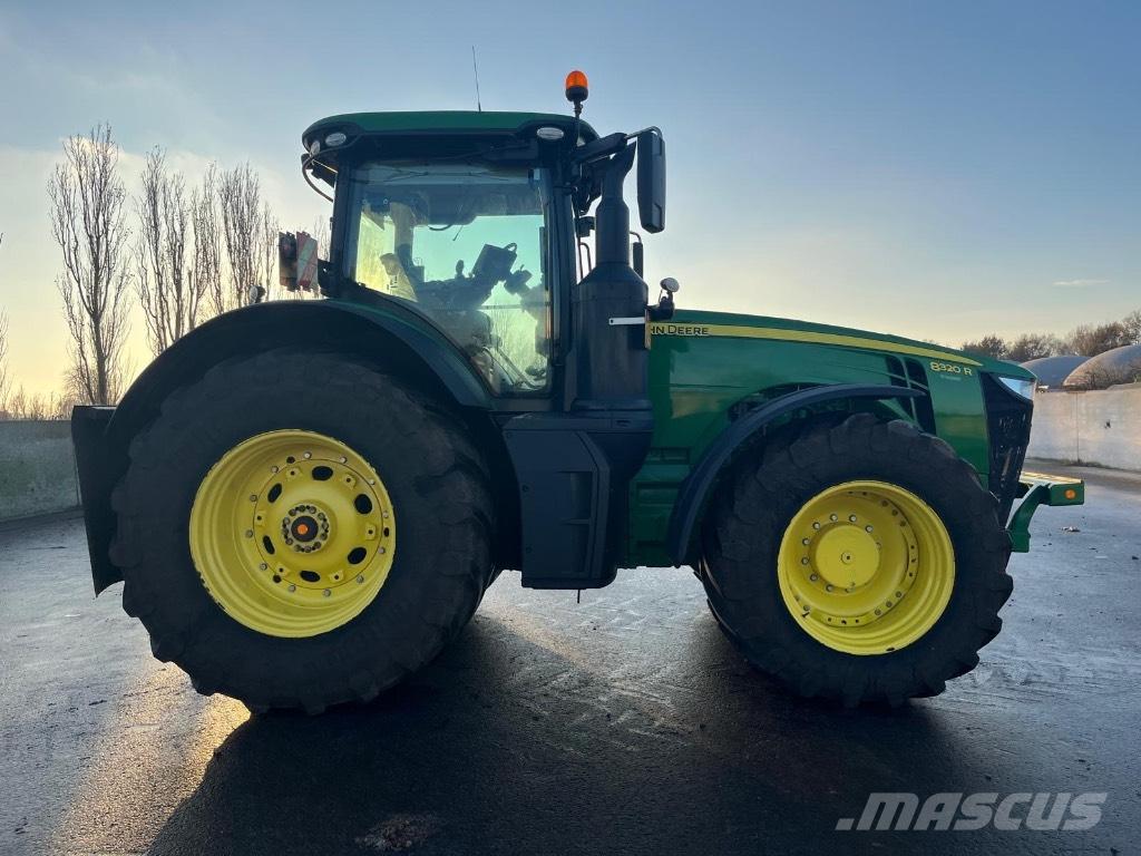 John Deere 8320 R Traktorid