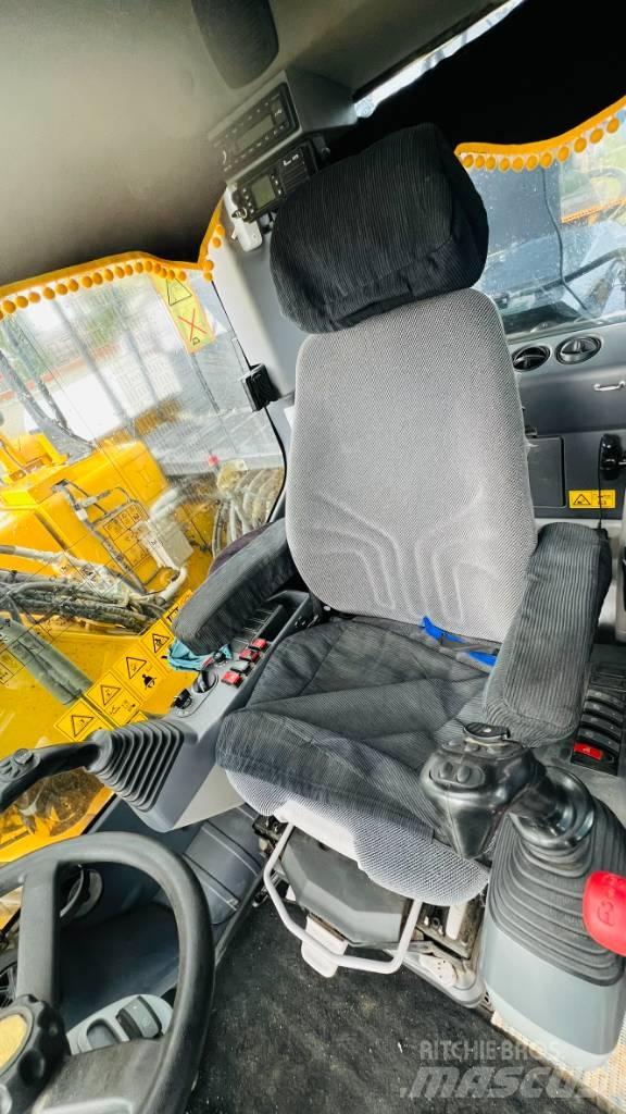 Komatsu PW 158 Ratasekskavaatorid
