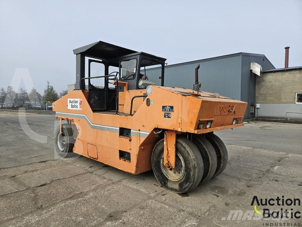 Corinsa CCN 1222 Pneumorehvidega rullid