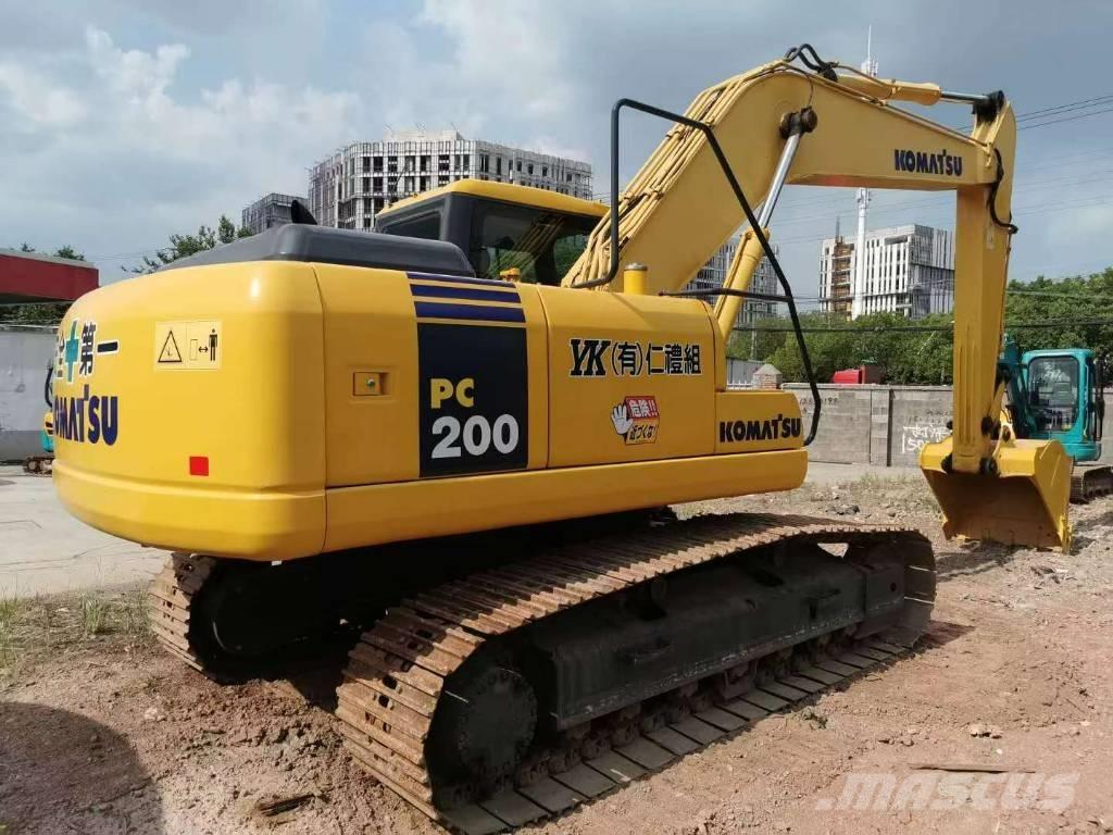 Komatsu PC 200 Roomikekskavaatorid