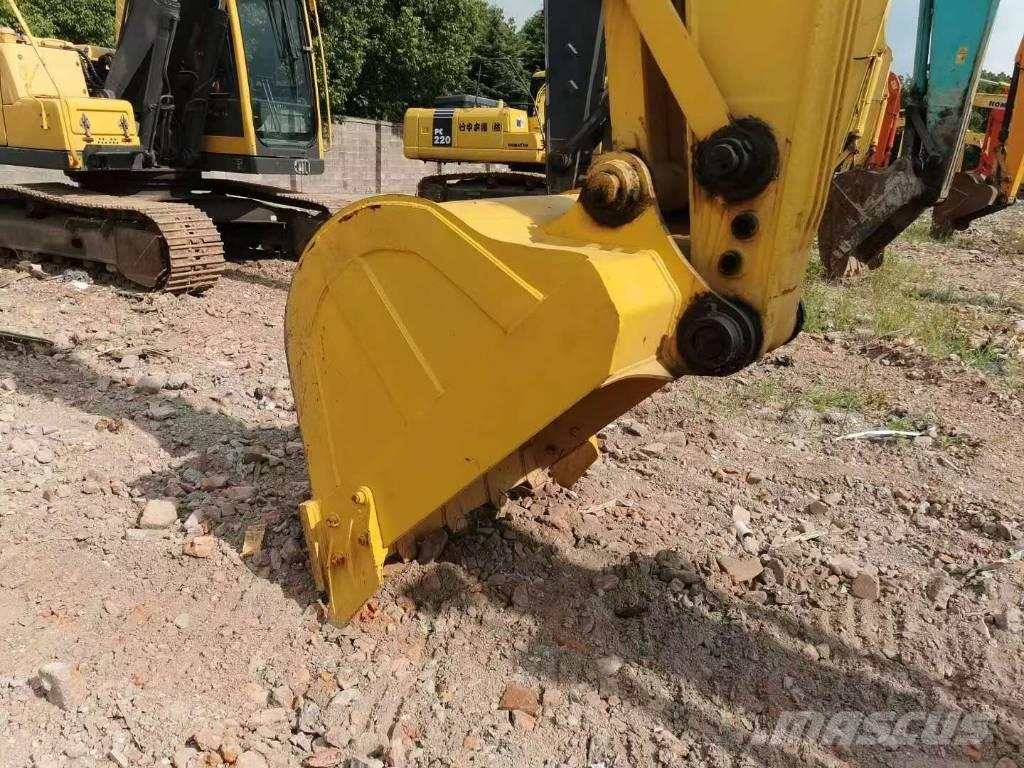 Komatsu PC 200 Roomikekskavaatorid