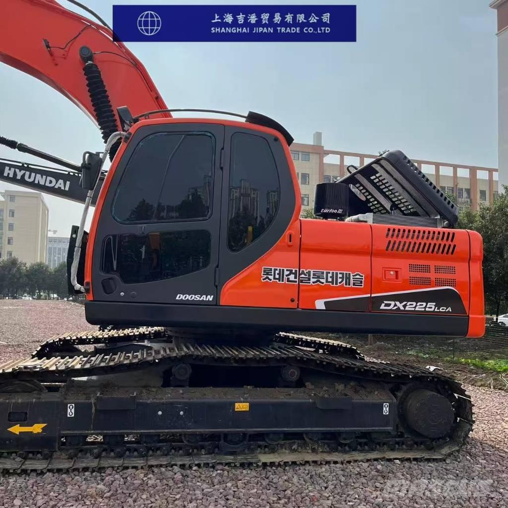 Doosan DX 225 Roomikekskavaatorid