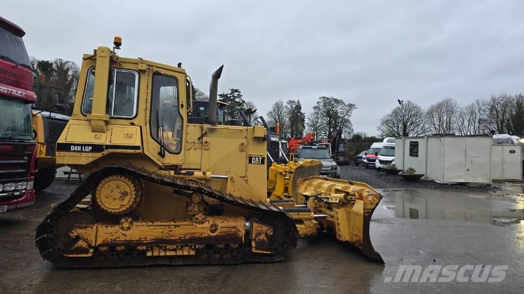 CAT D 4 H LGP Buldooserid