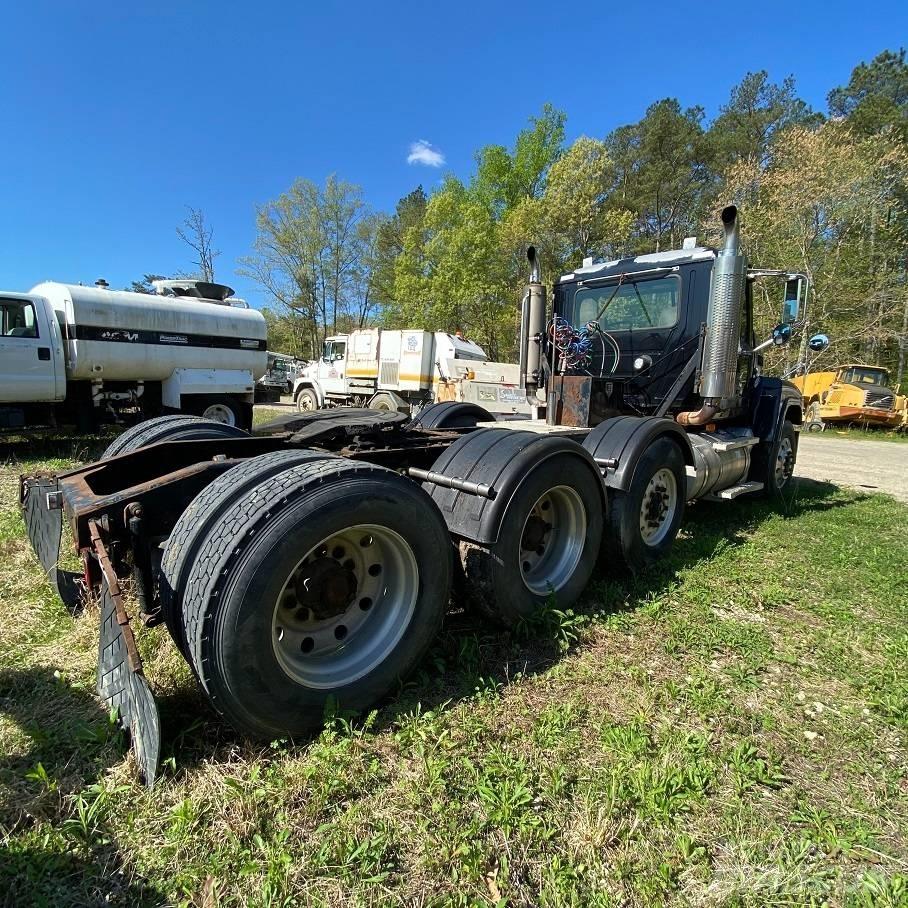 Mack CHN613 Sadulveokid