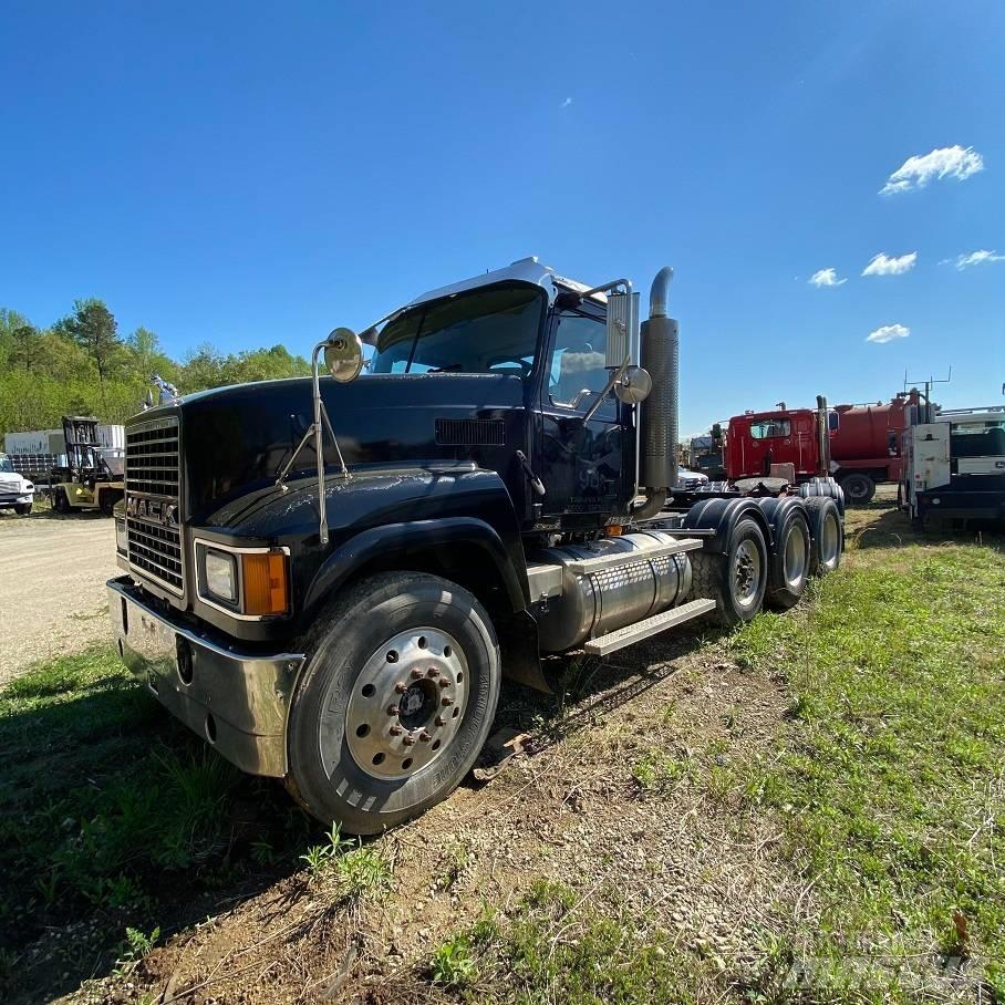Mack CHN613 Sadulveokid
