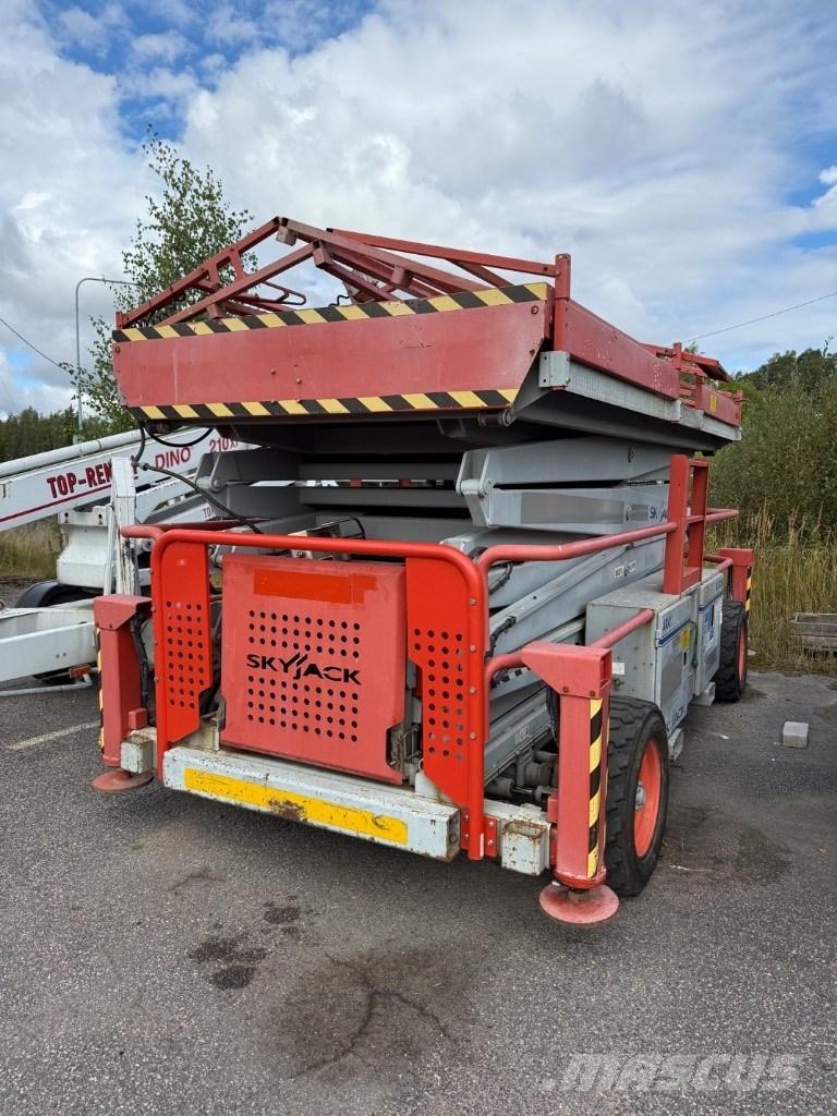 SkyJack SJ 9250 RT Käärtõstukid