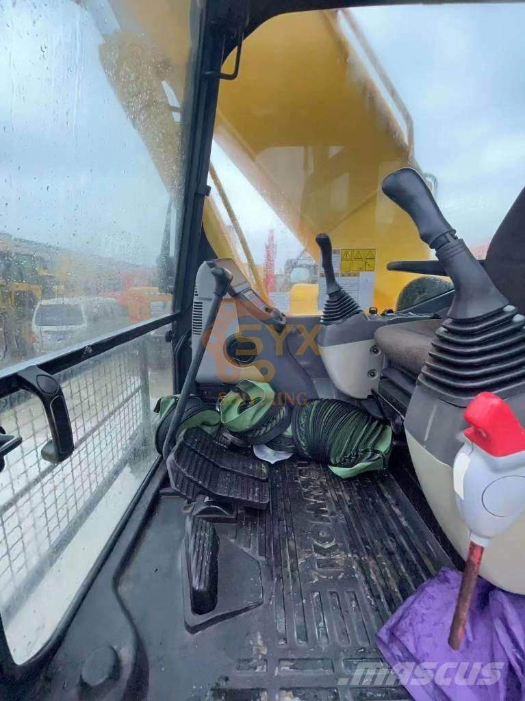 Komatsu PC 220-8 Roomikekskavaatorid
