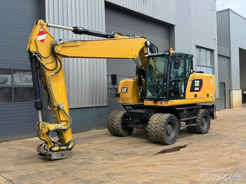 CAT M320F Ratasekskavaatorid