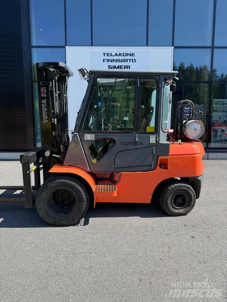 Toyota 02-7 FGF 30 Gaasitõstukid