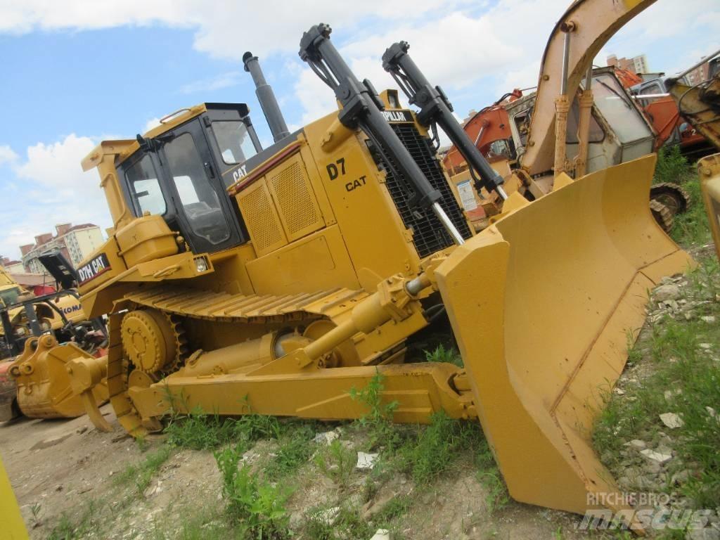 CAT D 7 H Buldooserid
