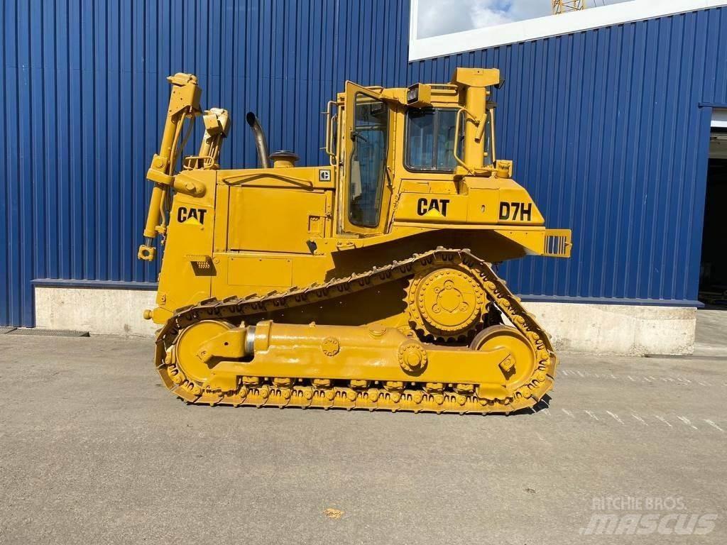 CAT D 7 H Buldooserid