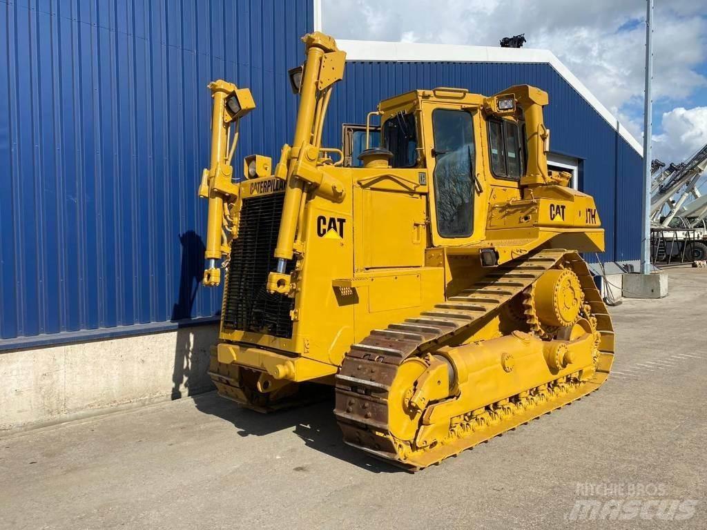 CAT D 7 H Buldooserid