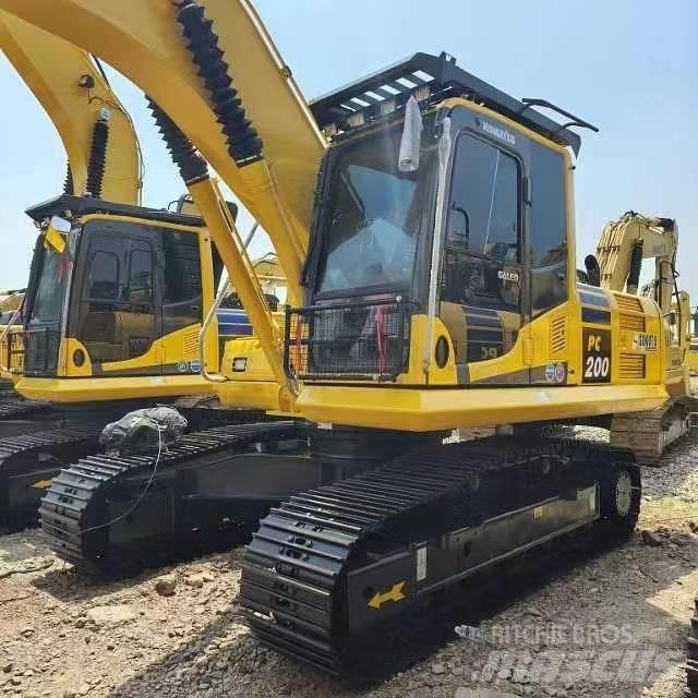 Komatsu PC 200-8 Väikeekskavaatorid 7t-12t