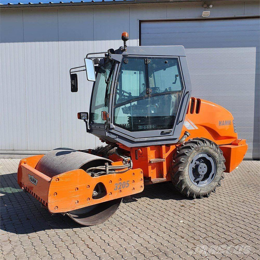 Hamm 3205 Pinnasetihendajad