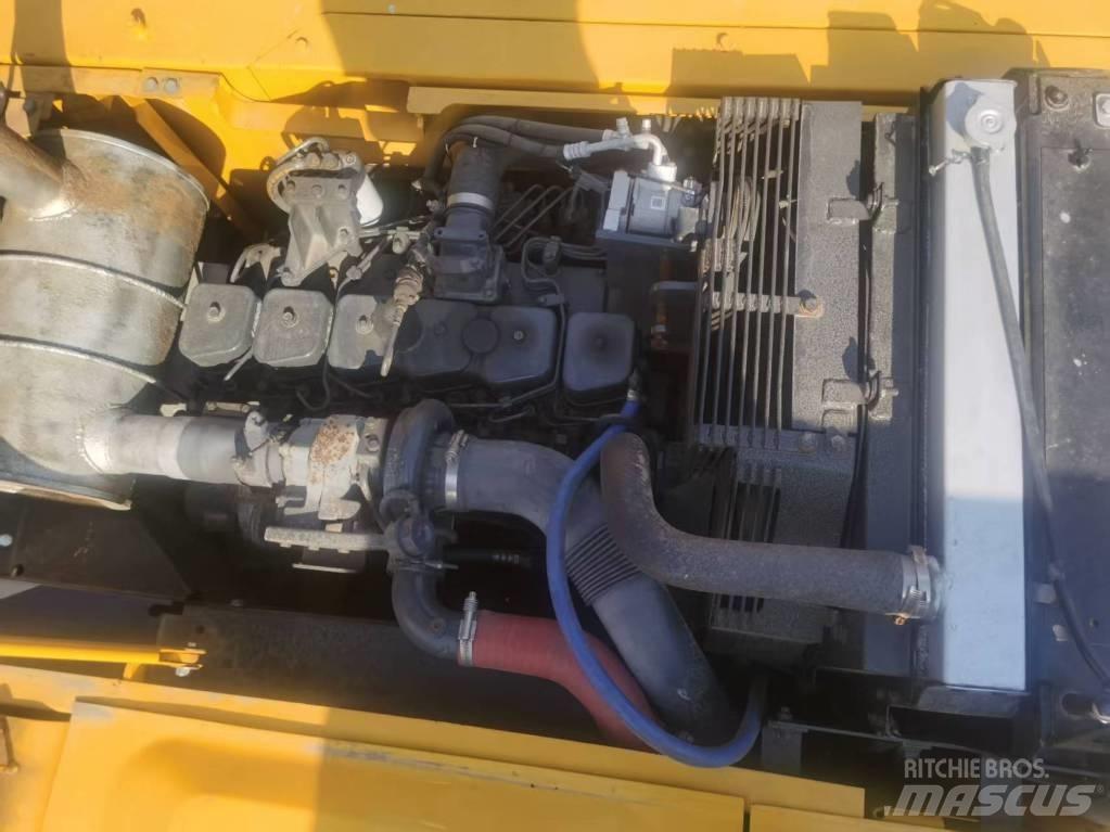 Komatsu PC 220-8 Roomikekskavaatorid