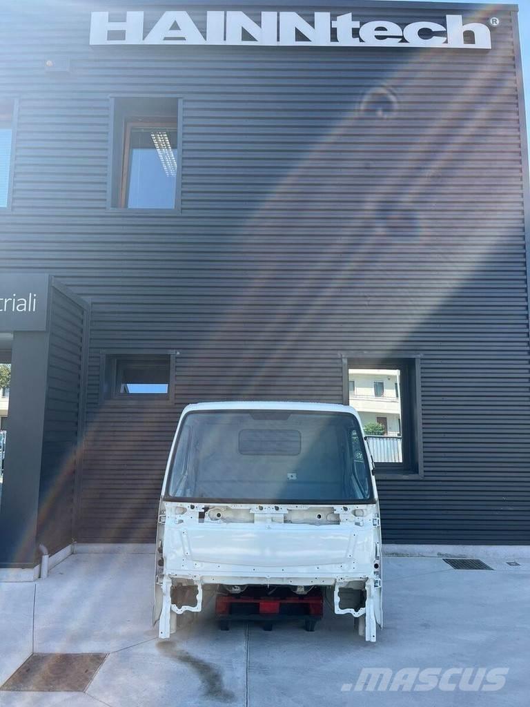 Mitsubishi S MODEL Kabiinid