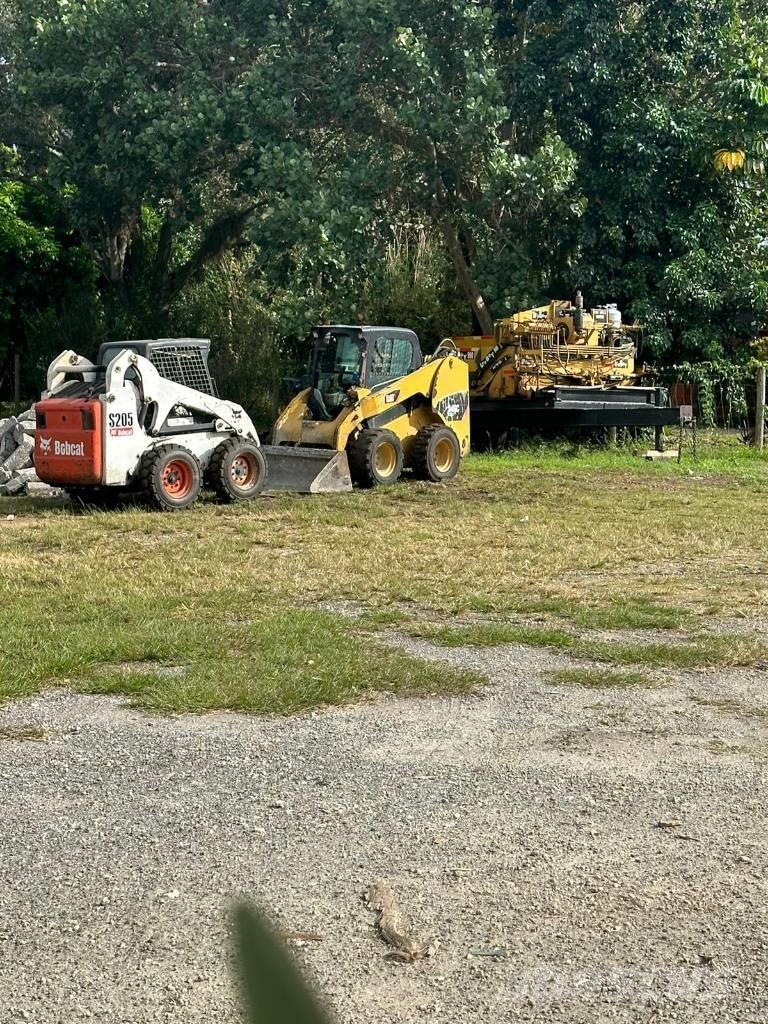 CAT 246 C Kompaktlaadurid