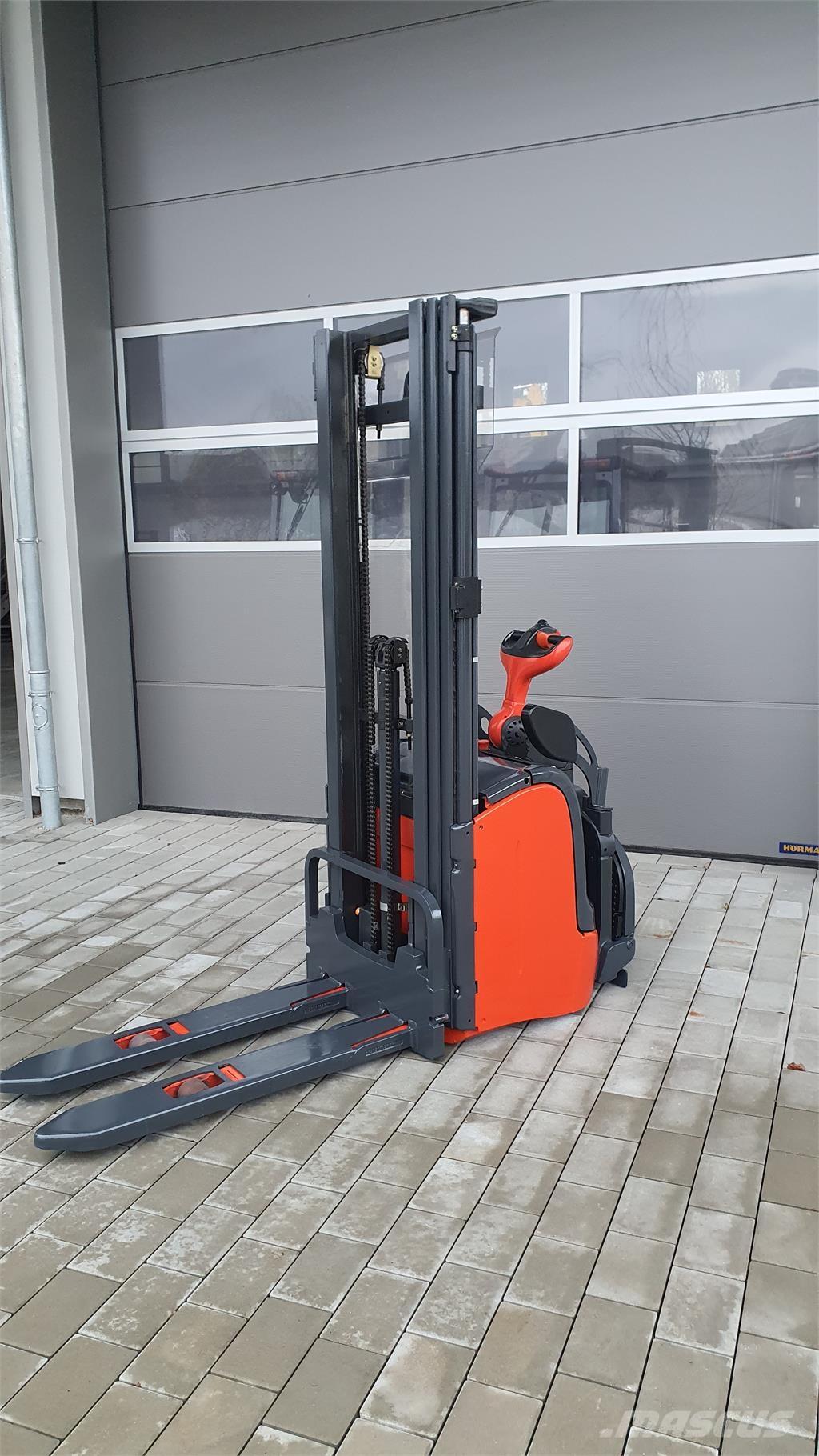 Linde L14AP Platvormiga virnastajad