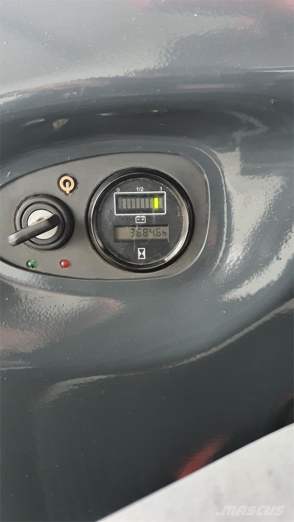 Linde L14AP Platvormiga virnastajad