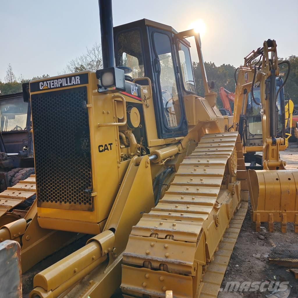 CAT D 6 M Buldooserid