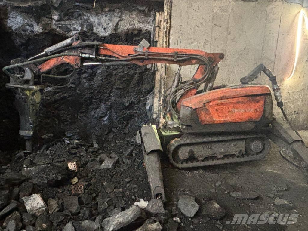 Husqvarna DXR 300 Lammutusekskavaatorid