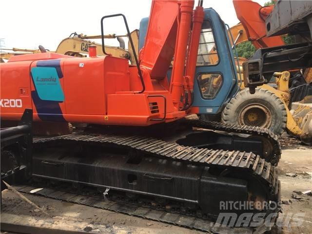 Hitachi EX 200 Roomikekskavaatorid