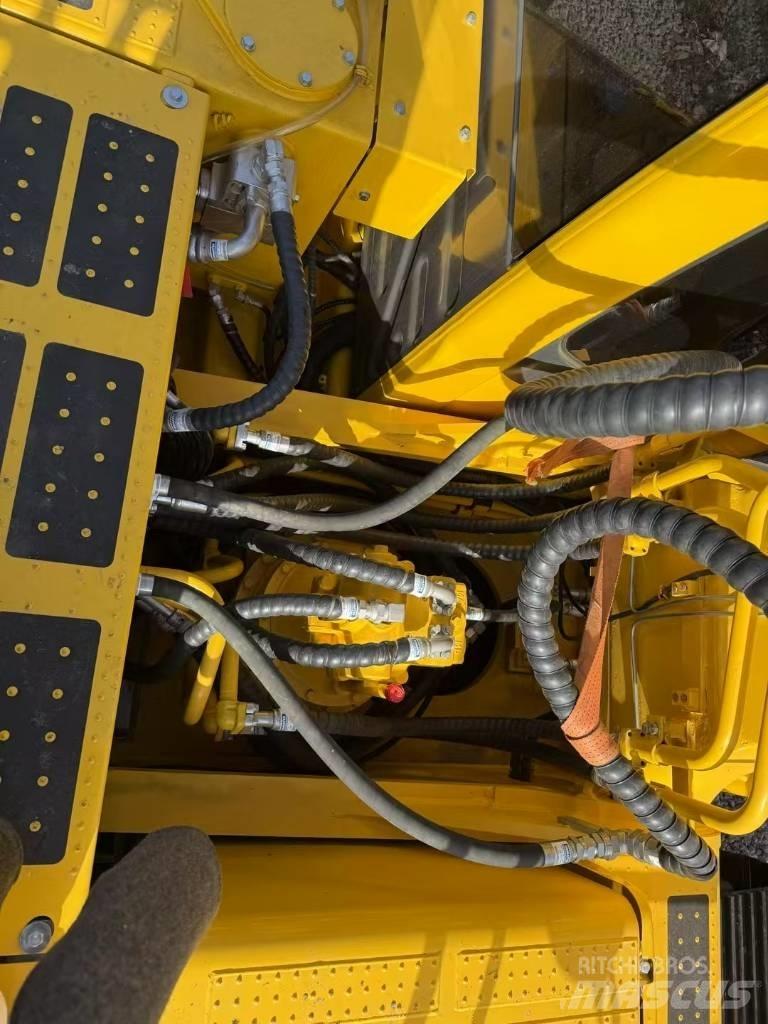 Komatsu 350LC-8 Roomikekskavaatorid