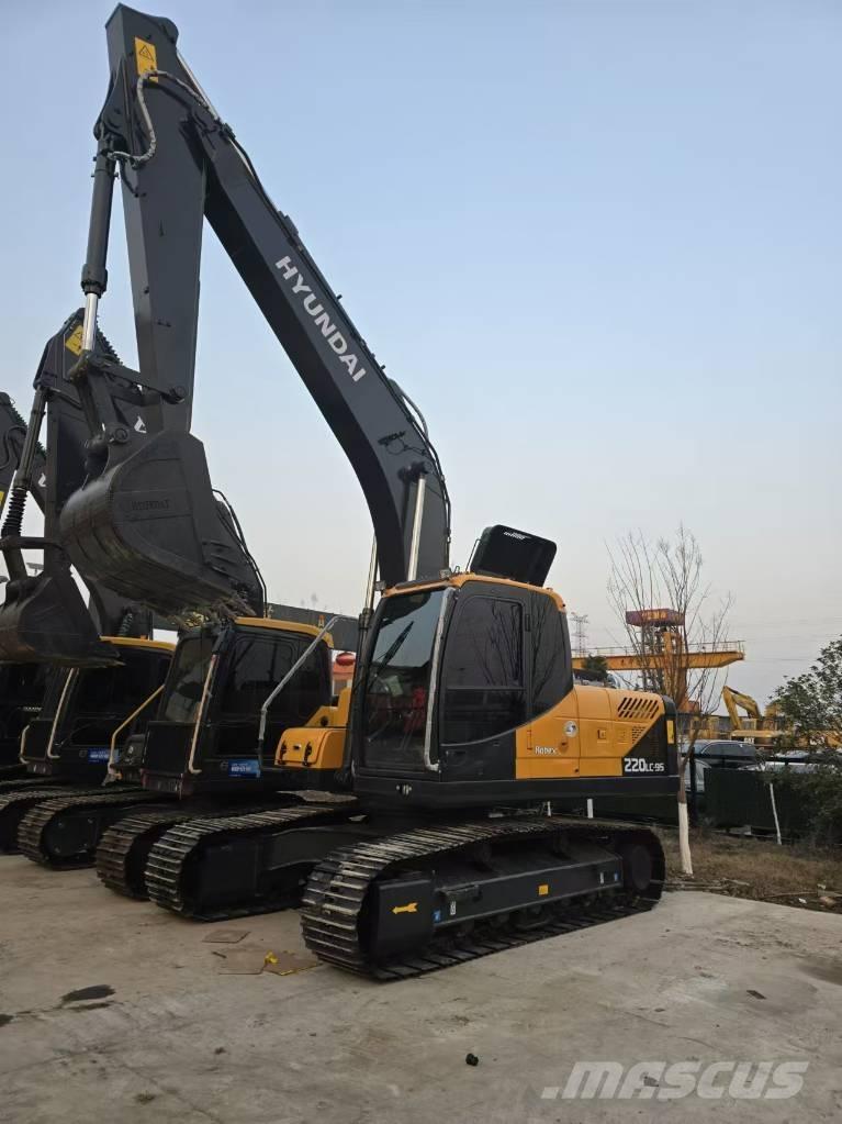 Hyundai R 220-9 S Roomikekskavaatorid