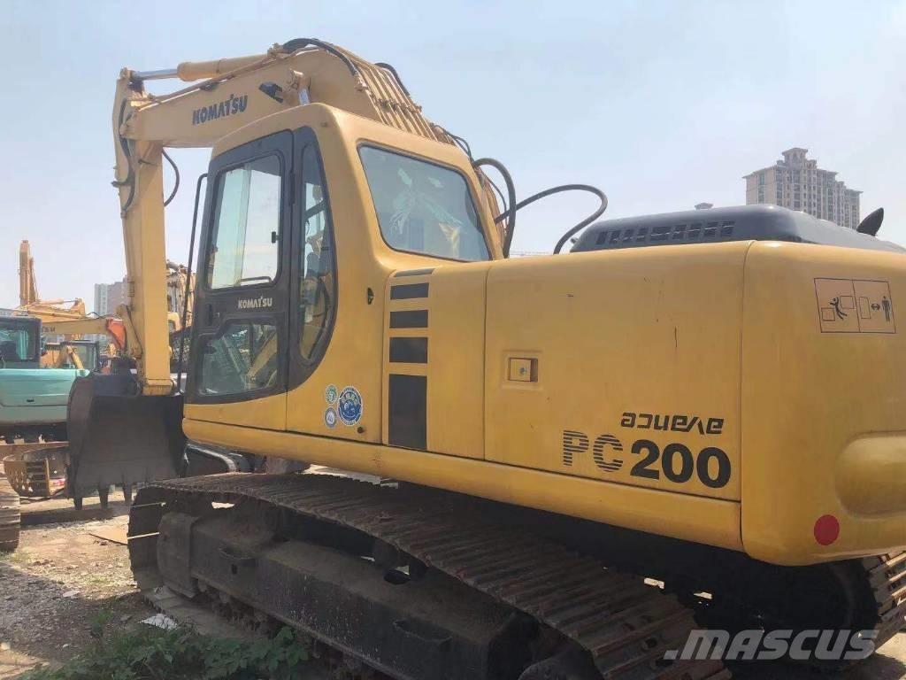 Komatsu PC 200-6 Roomikekskavaatorid