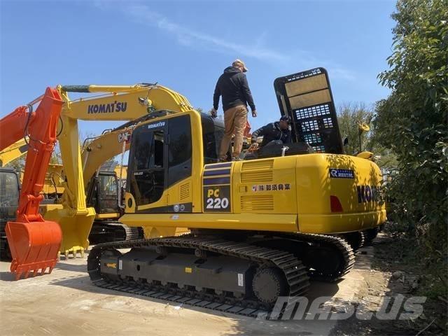 Komatsu PC 220-8 Roomikekskavaatorid