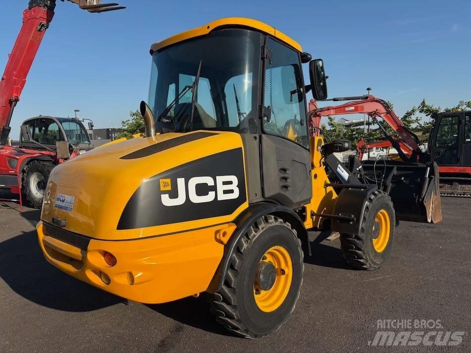 JCB 406 Rataslaadurid