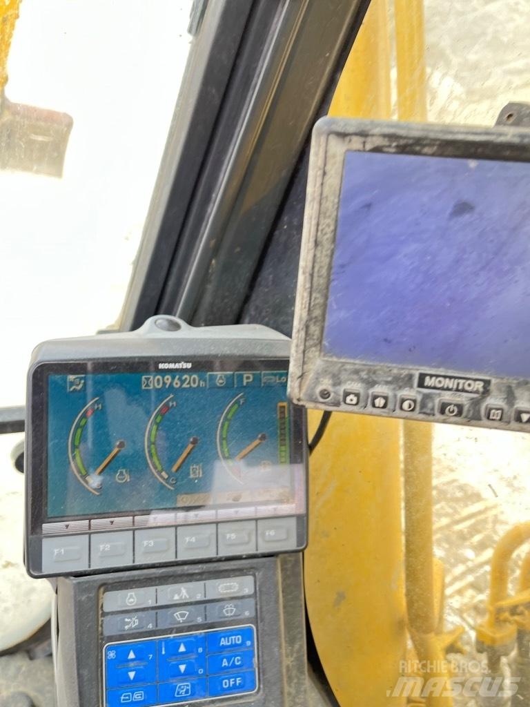 Komatsu PC 240 LC-7 Roomikekskavaatorid