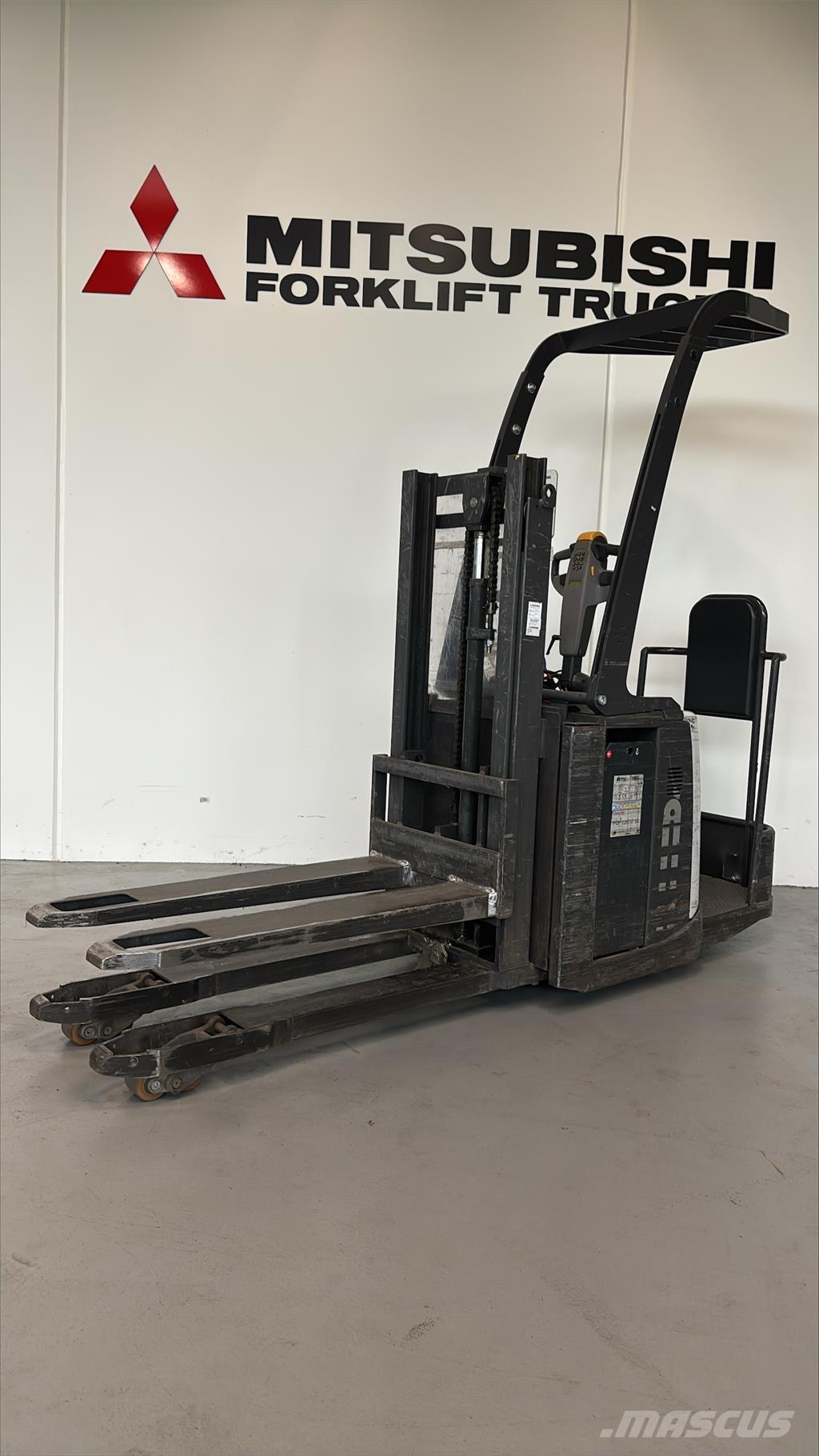 Atlet PDP200 Platvormiga virnastajad