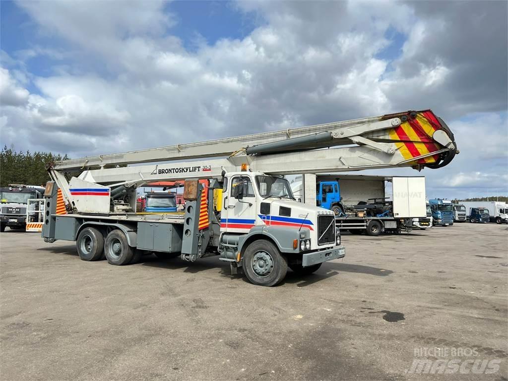 Volvo N12-1-V-6X2 Kraanaga veokid