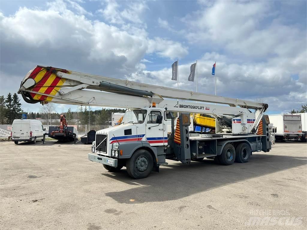 Volvo N12-1-V-6X2 Kraanaga veokid