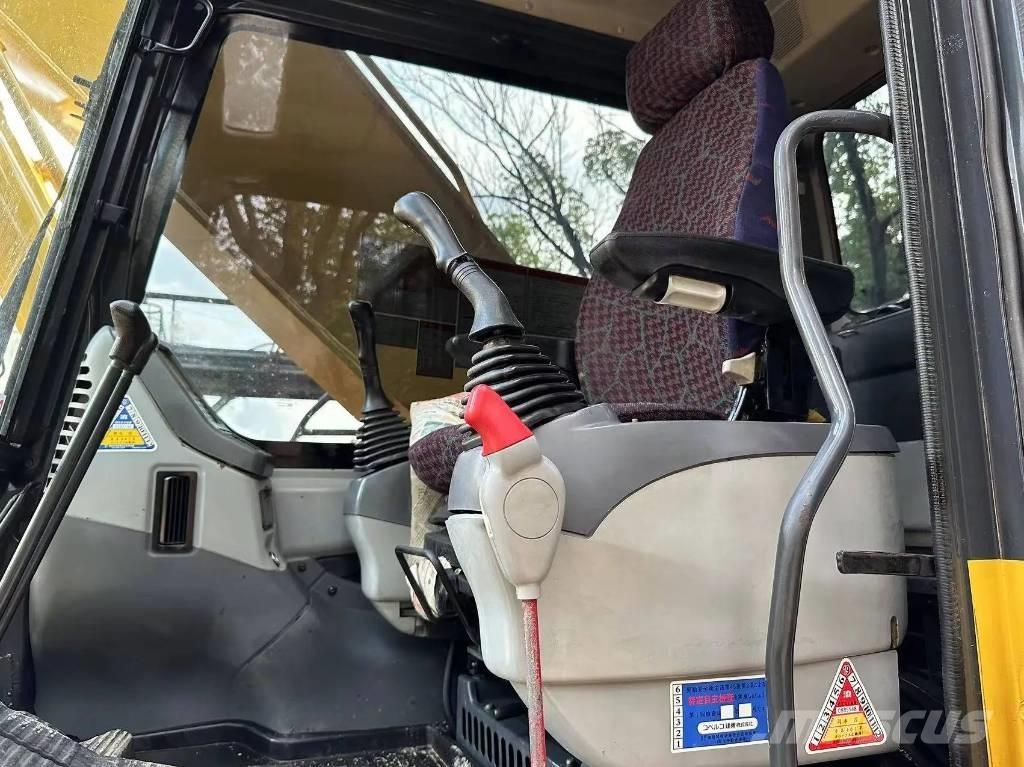 Komatsu PC 220-7 Roomikekskavaatorid