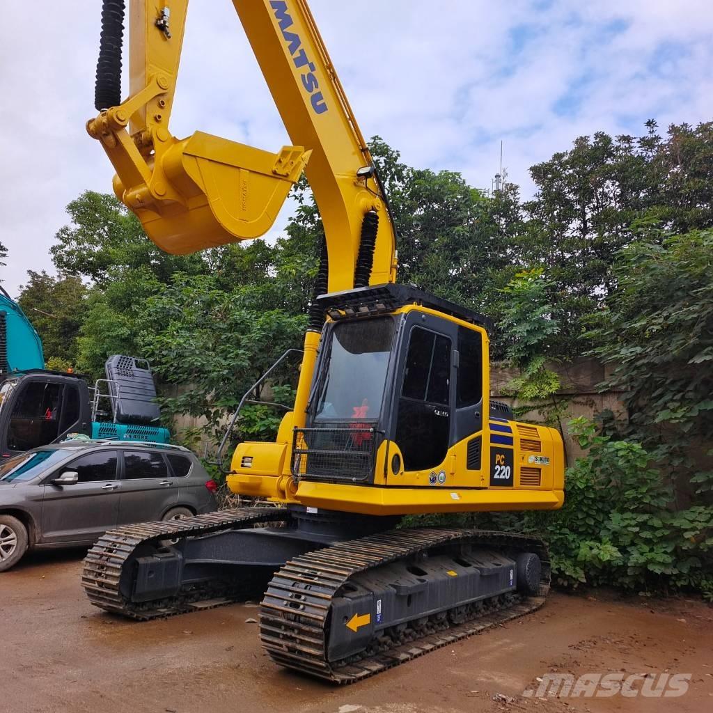 Komatsu PC220-8 Roomikekskavaatorid