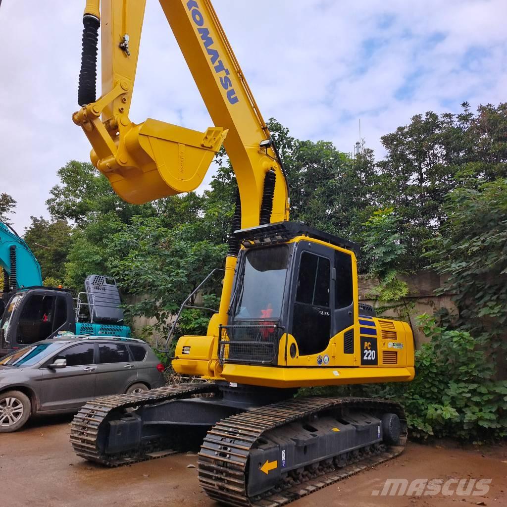 Komatsu PC220-8 Roomikekskavaatorid