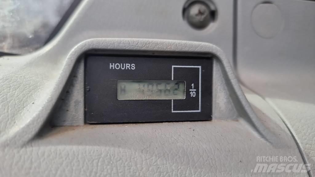 Doosan DX 140 LC-3 Roomikekskavaatorid