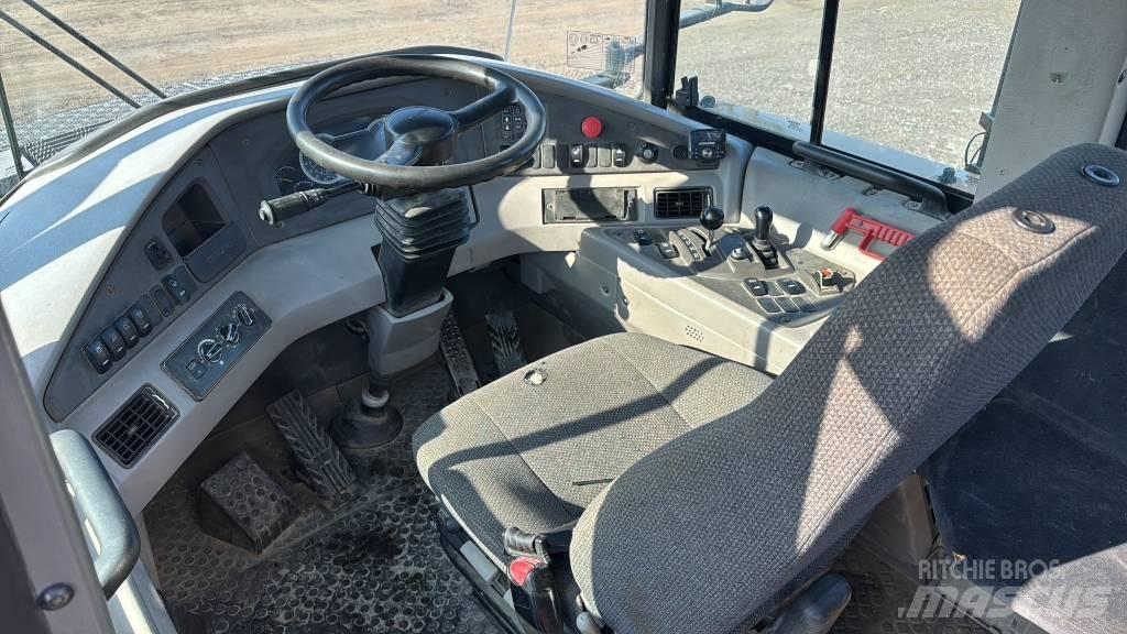 Volvo A 30 F Liigendraamiga pinnaseveokid