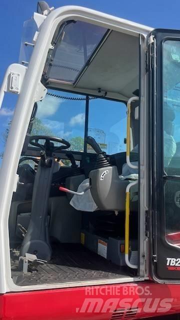 Takeuchi TB295W Ratasekskavaatorid
