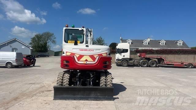 Takeuchi TB295W Ratasekskavaatorid