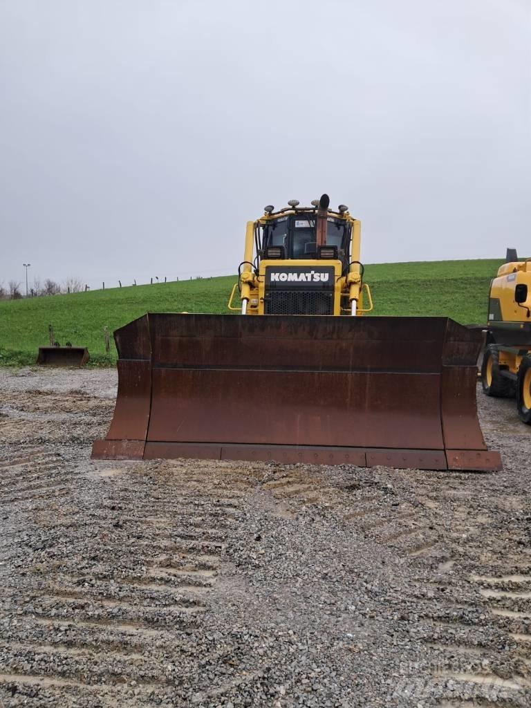 Komatsu D 65 PX-17 Buldooserid