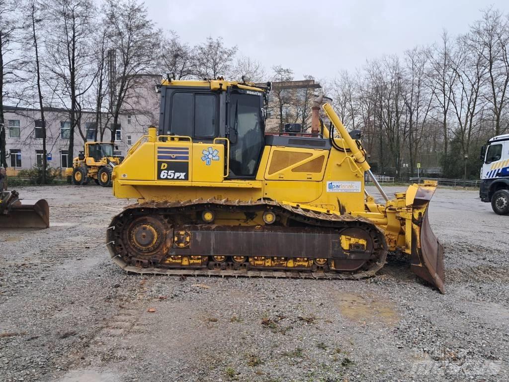 Komatsu D 65 PX-17 Buldooserid