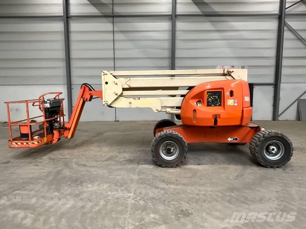 JLG 450 AJ Iseliikuvad poomtõstukid