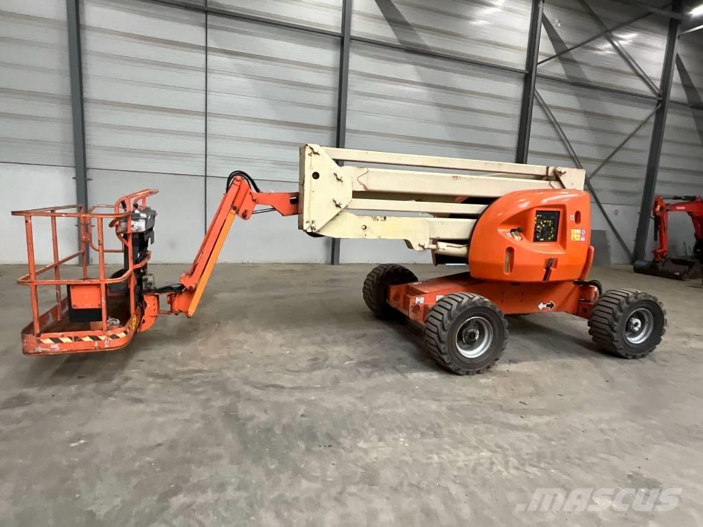 JLG 450 AJ Iseliikuvad poomtõstukid
