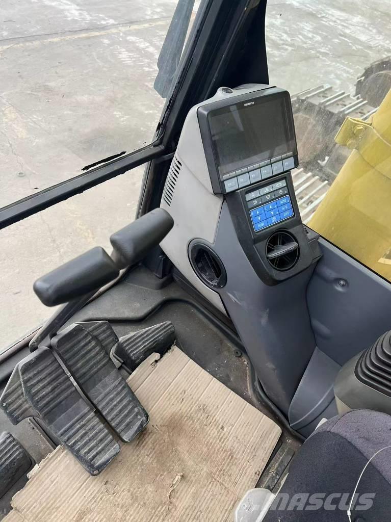 Komatsu PC490-10 Roomikekskavaatorid