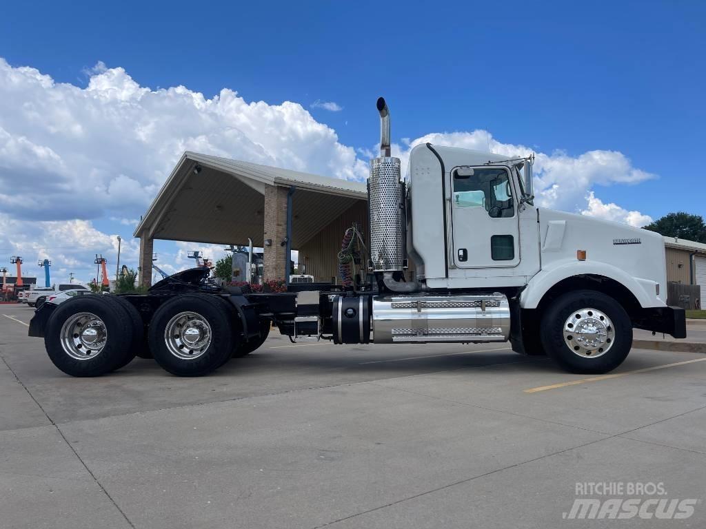 Kenworth T 800 Sadulveokid