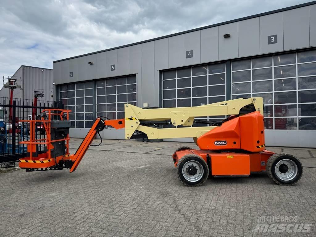 JLG E 450 AJ Iseliikuvad poomtõstukid