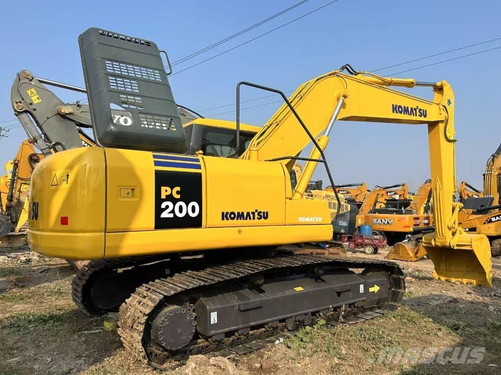 Komatsu PC 200 Roomikekskavaatorid